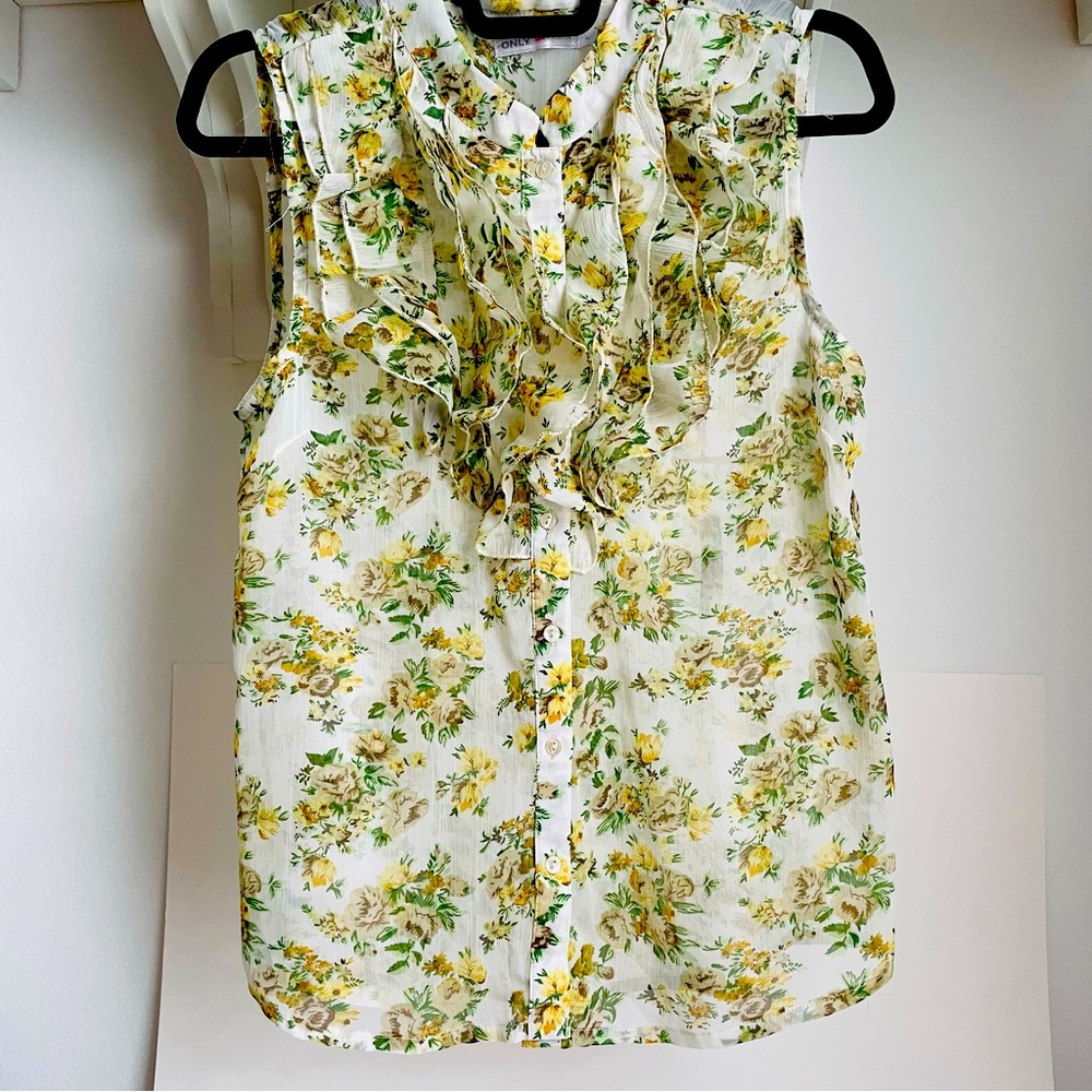 Floral Design Top.Size M.
